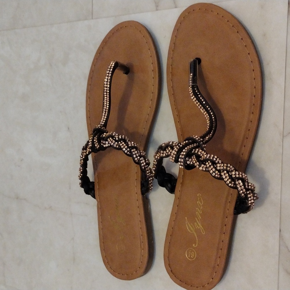 Iynx sandals. - Picture 3 of 5